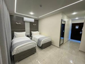 Postel nebo postele na pokoji v ubytování Golden Light Aqaba Hotel فندق جولدن لايت العقبة