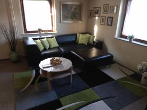 Posezení v ubytování Ferienwohnung Mit Eigenem Parkplatz + 7 fotografií