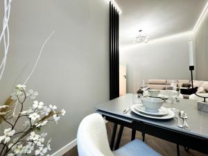 Posedenie v ubytovaní Central, Modern & CHIC Wroclaw Gem, Near Park! 10min to Old Town, Trumski