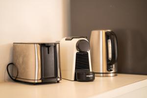 two toaster and a coffee maker on a counter at Casa Leonore II in Willemstad