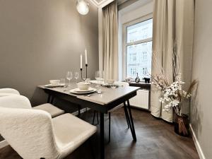 Posedenie v ubytovaní Central, Modern & CHIC Wroclaw Gem, Near Park! 10min to Old Town, Trumski