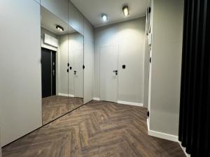 Fotografia z galérie ubytovania Central, Modern & CHIC Wroclaw Gem, Near Park! 10min to Old Town, Trumski vo Vroclavi