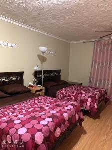 Postel nebo postele na pokoji v ubytování Glaive Home