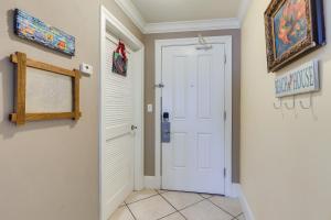 Fotografie z fotogalerie ubytování Mardi Gras Boho Chic Condo on the Gulf! v destinaci Dauphin Island