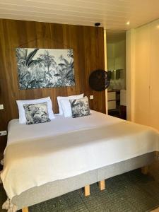 Postel nebo postele na pokoji v ubytování Tourterelle Garden Room