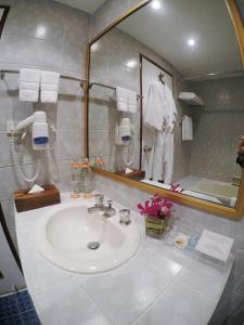 Bathroom sa City Lodge Bangkok