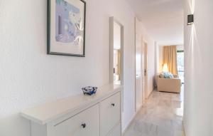 Postel nebo postele na pokoji v ubytování 1 Bedroom Nice Apartment In Benalmádena