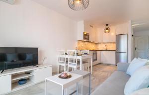Kuchyň nebo kuchyňský kout v ubytování 1 Bedroom Nice Apartment In Benalmádena