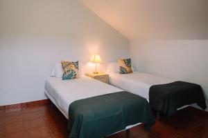 Giường trong phòng chung tại Lujosa casa con vistas increíbles by CABANA Rentals