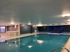 a large swimming pool in a hotel room at Fell View in Troutbeck