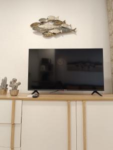 Televízia a/alebo spoločenská miestnosť v ubytovaní Vera Natura Apartamento Anima