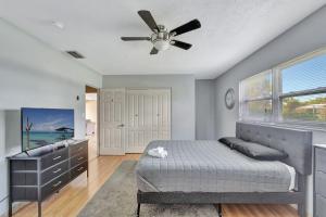 Χώρος καθιστικού στο Eco Private Suite Rm w Bath Golf Nearby J2A shared home