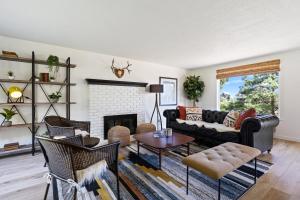 Gallery image of Serenity on 6th 30 Day Minimum in Bend +42 photos