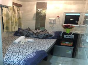 Un pat sau paturi într-o cameră la Skycity Hostel
