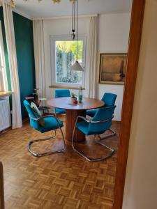 Posezení v ubytování Stadtnahe Wohnung mit Garten und Parkplatz + 8 fotografií