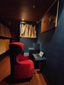 Posezení v ubytování Sinhassan Dormitory Hostel Juhu