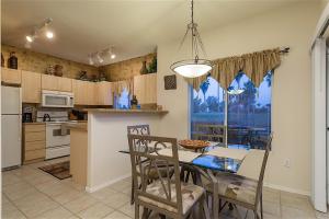 Η κουζίνα ή μικρή κουζίνα στο Arrowhead Golf Condo +17 φωτογραφίες