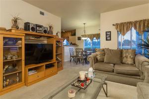 Μια τηλεόραση ή/και κέντρο ψυχαγωγίας στο Arrowhead Golf Condo