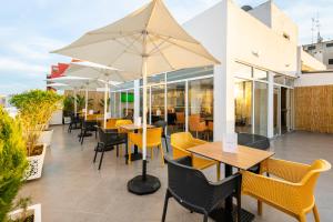 Um restaurante ou outro lugar para comer em Hotel Etoile Du Nord