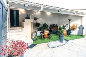 Patio nebo venkovní prostory v ubytování Suite luxe, spacieux avec sauna et extérieur