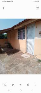 a picture of a house with a garage at Pousada Paraíso Pedacinho Do Céu 2 in Águas de Lindóia