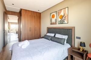 Postel nebo postele na pokoji v ubytování Aliya Residence by Viva Stay + 12 fotografií