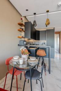 Kuchyň nebo kuchyňský kout v ubytování Aliya Residence by Viva Stay