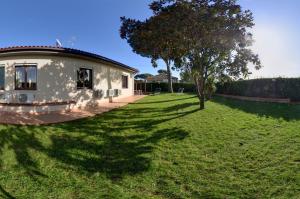 A garden outside Livingapple Beach