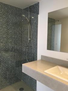 Koupelna v ubytování Apartaments El Cine + 31 fotografií