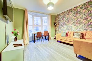 Posezení v ubytování Cozy Brighton Home - 6 Guests, 5 min walk to Beach