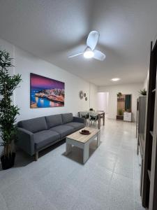 a living room with a couch and a table at Medano Dunas de Oro in El Médano