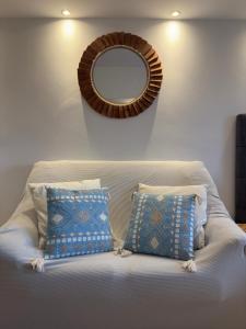 Posezení v ubytování Cosy Studio in City Centre with Pool