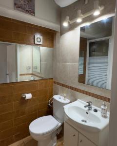 Koupelna v ubytování Cosy Studio in City Centre with Pool