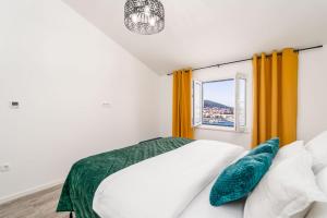 Postel nebo postele na pokoji v ubytování Apartment Miramar - Seaview self check-in