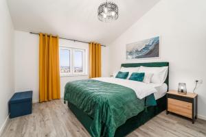 Postel nebo postele na pokoji v ubytování Apartment Miramar - Seaview self check-in