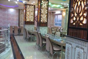 a dining room with tables and chairs in a restaurant at Hotel Janat Al Naim in Karbala
