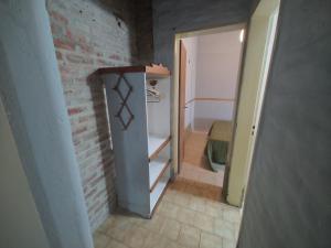 a room with a brick wall and an open door at La Damasca in General Roca +5 photos