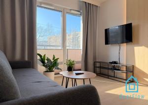 Televisyen dan/atau pusat hiburan di Sailor Apartment- 10 minutes to Seaside & City Center Gdynia