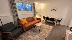 Photo de la galerie de l'établissement 2 Bedroom Basement Suite in Fernie by StayIn, à Fernie
