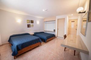 Postel nebo postele na pokoji v ubytování Hotel Rivemar