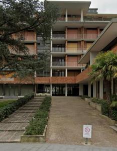 Το κτήριο όπου στεγάζεται  το διαμέρισμα