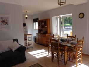 Η κουζίνα ή μικρή κουζίνα στο The Coachhouse Gite +2 φωτογραφίες