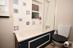 Et badeværelse på Modern and Cozy Flat in Chelsea