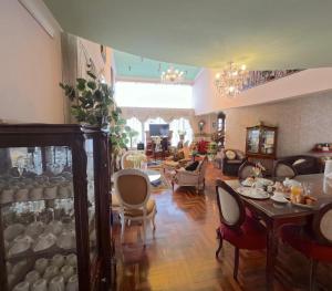 a living room with chairs and a dining room at Residencial Belle Maison in Cusco
