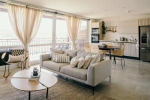 Kuchyň nebo kuchyňský kout v ubytování LUXURY Apartment in BLUE Playa Venao B-32
