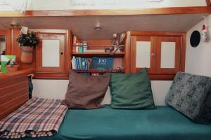 a small room with a bed and a book shelf at Cozy Lisbon Marina Sleepaboard - Sail Away in Lisbon