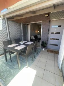 Unit in Stuart的阳台或露台