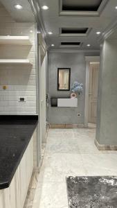 Kuchyň nebo kuchyňský kout v ubytování Giza Royale Apartment 3BR + 34 fotografií