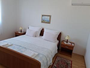 Postel nebo postele na pokoji v ubytování Apartments with a parking space Povljana, Pag - 6296