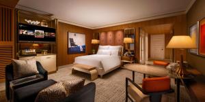 Postel nebo postele na pokoji v ubytování Encore at Wynn Las Vegas
